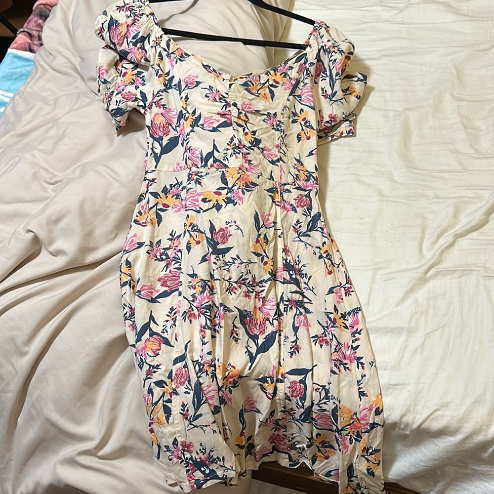 like new ROXY dress! Never worn, no tags. Very light and airy! Size: Small